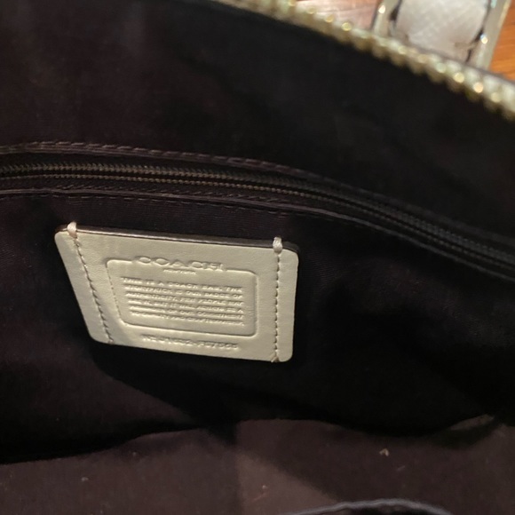 Brand new Coach bag, with detachable shoulder strap, and small handles . - Picture 3 of 4